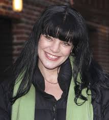 20 years of NCIS! Let's dive into the real reasons behind Pauley Perrette's  departure and the tension with Mark Harmon. Did the show lose its heart  without her? — Check the comments