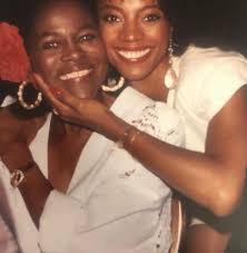 Singer Jill Scott ties the knot with longtime boyfriend Mike Dobson