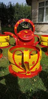 Araba Lastiginden Fincanlar Ve Caydanlik Caydanlik Fincan