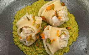 Conchiglioni Ripieni Su Letto Di Fiori Di Zucca Gourmet Faidate Ricetta Fiori Di Zucca Mangiare Crudo Zucca