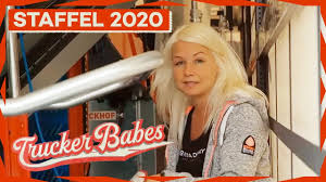 Einmal einen vierzigtonner durch die australische steppe fahren. Trucker Babe Lissy Reiterer Krankheit Funny Minions Memes