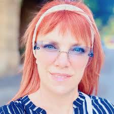 Ova divna djevojcica je danas poslije svete mise molila pred Gospinim kipom  : Gospe,volim te ! Gospe ,pomozi mi da ozdravim ! Pomozimo i mi dragi  prijatelji da ode na potrebno lijecenje