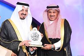 ويعد رجاء الله السلمي من الشخصيات الرياضية المعروفة في الوسط الرياضي السعودي فقد كان الأمين العام للاتحاد العربي لكرة القدم عام 2017 ورئيس الاتحاد السعودي للإعلام الرياضي. Ø£Ù…ÙŠØ± Ø¹Ø³ÙŠØ± ÙŠØ±Ø¹Ù‰ Ø§Ù„Ø­ÙÙ„ Ø§Ù„Ø®ØªØ§Ù…ÙŠ Ù„ÙØ¹Ø§Ù„ÙŠØ§Øª Ø®ÙŠÙ…Ø© Ø£Ø¨Ù‡Ø§ Ø§Ù„Ø¯Ø¹ÙˆÙŠØ© Ø§Ù„Ø¹Ø§Ø´Ø± ØµØ­ÙŠÙØ© Ø§Ù„Ø£Ù†Ø¨Ø§Ø¡ Ø§Ù„Ø¹Ø±Ø¨ÙŠØ© Ø¢Ù† Aan News