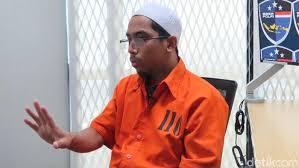 Ustad yang akrab disapa uje ini meninggal dunia karena kecelakaan motor, jumat, 26 april. Ustadz Maaher Meninggal Dunia Di Rutan Mabes Polri