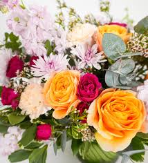Spring fever alert! 💐 Shop our Spring picks before they fly away✨ #springflowers #springforward #giftlovingly #sayitlovingly #sayitwithflowers