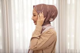 Tutorial 5 model hijab bunga segi empat payet pada video kali ini saya akan berbagi tutorial 5 model hijab bunga segi empat. 7 Tutorial Hijab Segi Empat Terbaru Yang Simple Dan Trendi 2021 Bukareview