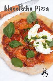 Leckere Klassische Pizza M Selbstgemachtem Hefeteig In 2020 Pizza Lebensmittel Essen Fertiger Pizzateig