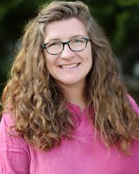 Our next teacher spotlight is #HangerHall's Art Teacher, Meg Winnecour. The  2021-2022 school year will be her 9th year at Hanger Hall. Some of her  favorite reads include Orion magazine's summer issue,