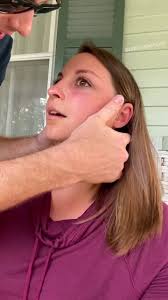 [Her reaction🤣] Do you get 💋’d ? #whatspoppin #chiropracticadjustment  #chiropractic #neckpainrelief #backpainrelief #neckadjustment