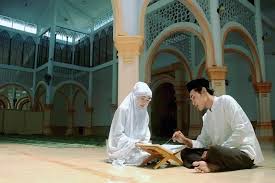 Konsep prewedding islami berlatar masjid. Sajadah Panjang Konsep Prewedding Islami Berlatar Masjid Tetap Menarik Dan Sopan Ini Konsep Foto Prewedding Islami Wedding Market