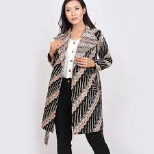 Kumpulan gambar baju tenun modern dengan kombinasi polos, modern, dan terbaru. Stylish Dan Edgy Intiplah 9 Rekomendasi Blazer Batik Untuk Wanita Fashionable 2019