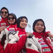 Maybe you would like to learn more about one of these? Laksana Pakaian Patuh Syariah Artis Amp Gadis Litar Manis Menutup Aurat
