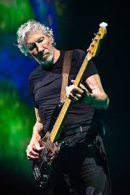 They weren't even his band when they finally became global superstars in 1973 with the dark side of the moon. Roger Waters Pink Floyd Unipol Arena Bologna 2018 Henry Ruggeri
