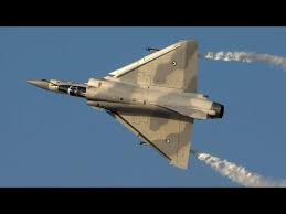 Fantastic UAE Air Force Mirage 2000 display - Dubai Airshow 2023