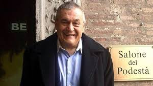 Résultat de recherche d'images pour "picture in tony podesta's office"