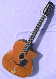 The jp favino model s combines many features of a selmer and a classic favino. 1979 Favino Modele 10