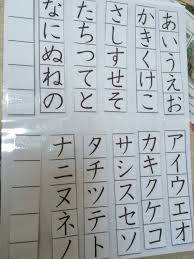 言語の敏感期真っ盛りの息子のためにモンテッソーリ言語教具 第３弾 移動五十音の箱 も頑張って作りました 第一弾はメタル 実際にはプラスティック インセッツ モンテッソーリ 言語教育の教具を簡単手作り インセッツ編 第二弾は砂 実際にはグリッター