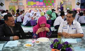 Rmt adalah singkatan kepada rancangan makanan tambahan (rmt). Program Penambahbaikan Rmt Dilaksanakan Di Seluruh Negara Utusan Borneo Online