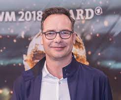 Da sagte er natürlich nicht nein und brach kurzerhand sein studium ab. Matthias Opdenhovel Wikipedia