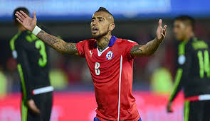 Arturo vidal of barcelona reacts during the la liga match between real madrid cf and fc barcelona at estadio santiago. Unfall Wahrend Der Copa America
