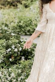 10 Ethical Conflict Free Engagement Rings For The Socially Conscious Couple In 2020 Wedding Dresses Sustainable Wedding Dress Ethical Wedding Dress