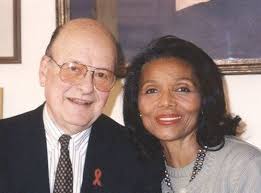 Werner Klemperer (1920-2000) and Kim Hamilton (1932-2013) were in a  relationship for more than two decades before they married in 1997.