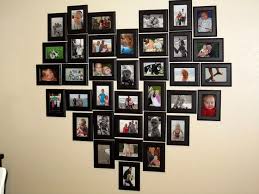 Fotowand Herz Selber Machen So Gestalten Sie Ein Herz Aus Fotos An Der Wand Fotos Fotowand Gestalten Mac Fotowand Ideen Herz Bilderrahmen Collage Rahmen