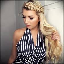 Place an elastic headband on your head as if it were a crown. 15 Ideas For Tender And Romantic Hairstyles To Wear On A First Date