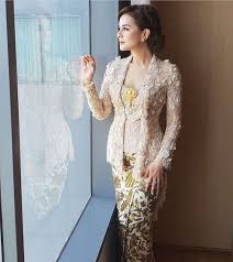 Fashion show busana rancangan anne avantie di jakarta fashion week 2019. 13 Kebaya Artis Dengan Rancangan Anne Avantie Bagus Banget