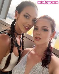 foxylauragirl Гола изтичане OnlyFans снимка 2 - Nudogram v2.1