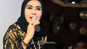 chorus a dm sesalan tidak terucap e am am/g bila kau berubah sikap f bm ku sedar siapa diri ku e am kau buat tempat berteduh a dm. Chord Gitar Lagu Tak Ingin Sendiri Dian Piesesha Kunci Dari C Malam Ini Tak Ingin Aku Sendiri Tribunnews Com Mobile