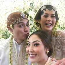 Baim wong dan paula verhoeven bertunang pada 21 julai 2018 seterusnya bernikah pada 22 november 2018 yang lalu. Video Dengan Sekali Lafaz Baim Wong Sah Bergelar Suami Paula Verhoeven Berita Steady