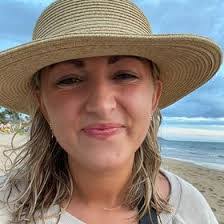 Amanda Hunsaker's Instagram, Twitter & Facebook