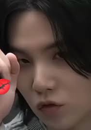 Muchas gracias por aceptarme,soy megafanatica de todos los lindos guapos  asiáticos desde el 2012. 💜💜💜🤔💜😁💜💜💜