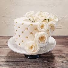 First the negatives of using fresh flowers on wedding or other celebration cakes…. Quilted Wedding Cake With Fondant Flowers Roses Cake Makers Marketplace Uk