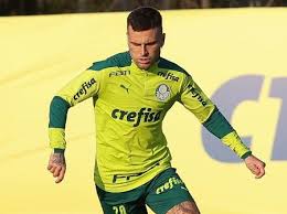 Jogador foi confrontado, admitiu estar errado e pediu perdão_futebol ao vivo de onde você estiver é com o uol esporte clube. Lucas Lima Treina Mas E Duvida No Palmeiras Para Classico Contra O Santos 05 05 2021 Uol Esporte