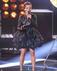 She began learning piano at the age of 4. L Application Qui Identifie Les Vetements Portes La Tele Fashion Skirts Ballet Skirt