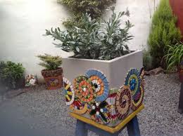 100 Idees De Cache Pot Pas Cher A Fabriquer Soi Meme Mosaic Flower Pots Mosaic Pots Mosaic Planters