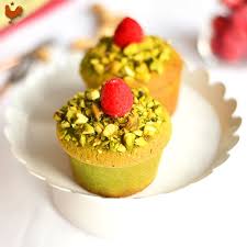 Un Irresistible Moelleux Pistache Avec Un Confit De Framboise Un Pur Regal De Lenotre Recette Moelleux Pistache Moelleux Patisserie Francaise Pistache