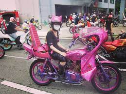 画像に含まれている可能性があるもの 1人以上 座ってる 複数の人 バイク 屋外 bike bike life motorcycle