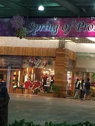 Celebrity fitness currently has 27 clubs in 3 different countries, and operates 3 different gym brands: Front View Wangsa Walk Mall Picture Of Wangsa Walk Mall Kuala Lumpur Tripadvisor