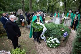 Видео harangozó teri emlékére канала lajos kovács. Ma Lenne 103 Eves Szabo Magda Debrecen Hires Szulottjere Emlekeztek