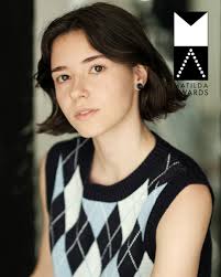 Miek Unmasked! Actress Carly Rees gets cuddly with her on-screen character  in Thor: Love & Thunder 💜&⚡️ @carly_rees_ @aeartists