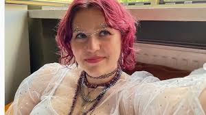 When she was 21, quinlan became unconscious after she consumed valium along with alcohol while on a crash diet and lapsed into a coma, followed by a persistent vegetative state. Ctt9adsmbuwg9m