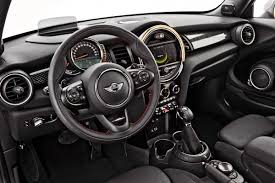 Teste Nova Geracao Do Mini Cooper Minimalismo Exagerado Motordream Interior Mini Cooper Mini Cooper Mini Cooper S