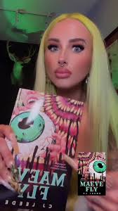 Maeve Fly by CJ Leede ! 🪰👀📚🎃 #maevefly #cjleede #bookrecommendations  #booktoker #bookworm #bookish