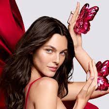 Vittoria Ceretti Carolina Herrera La Bomba 香水广告幕后_哔哩哔哩_bilibili