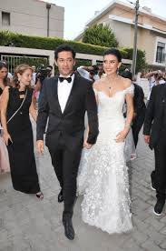 Tabi ki bunun en önemli sebebi ; Mert Firat And Wife Gelinlik The Dress Unlulerin Tarzlari