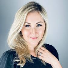 Kendra Bain's Instagram, Twitter & Facebook