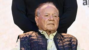 Lawrence Bishnoi ko..': Burqa-clad woman threatens Salman Khan's father  Salim Khan